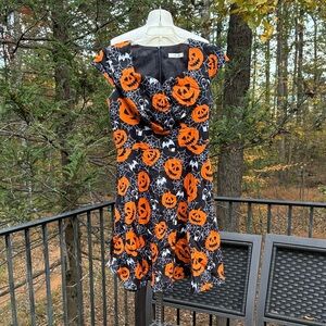 Hanpceirs Halloween themed dress with pumpkins/ bats/ webs, capped sleeves sz. L